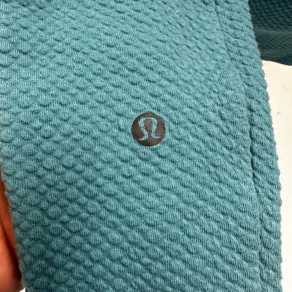EUC Lululemon Men’s size S (will fit s/m women’s) - Picture 3 of 4